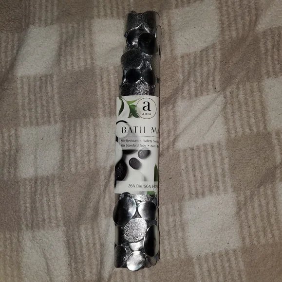 5 for $20 | NWT Aura Rounded Metallic Silver Non-Slip Bath Mat - Picture 1 of 7